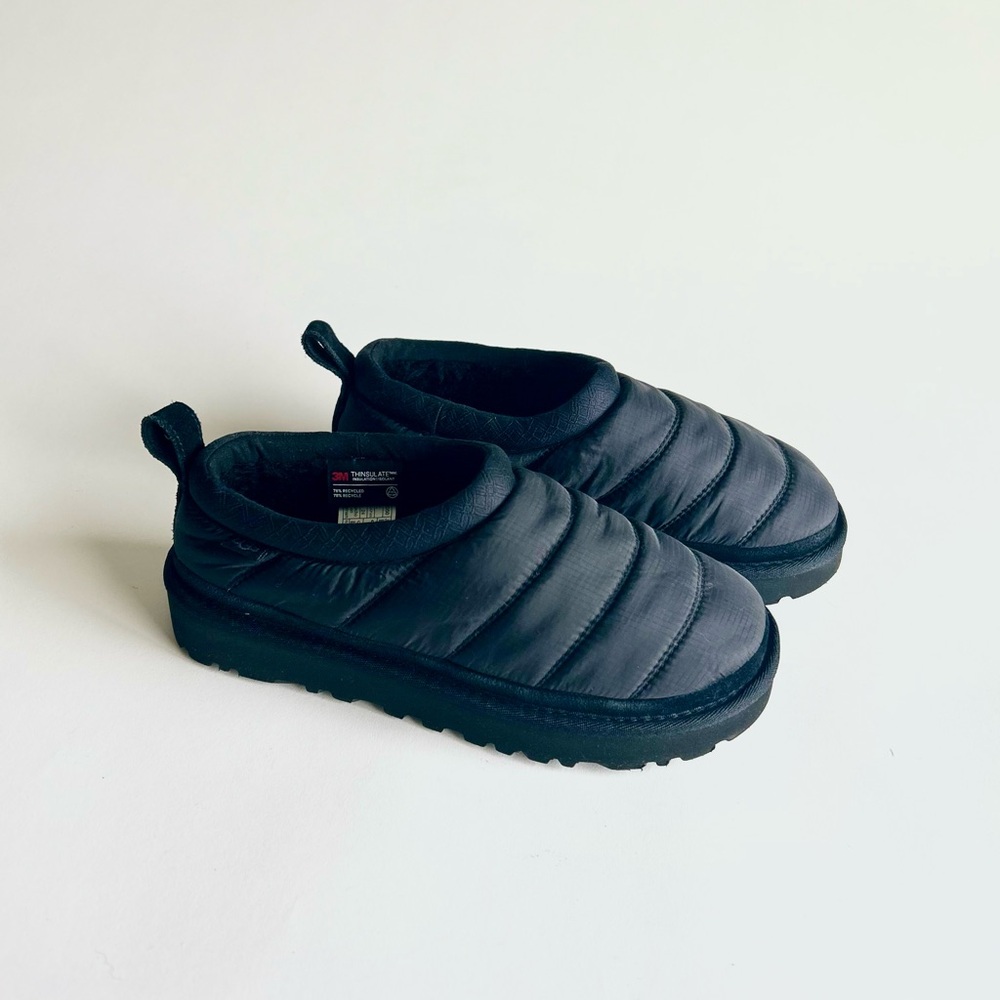 UGG Thinsulate Black Nylon Quilted Fur Lining Rubber Outsole Slippers size 7